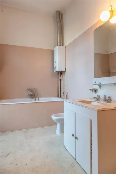 Rare 1909 Brussels Heritage House: Five Bedrooms, Garden & Unique Charm - Image 5