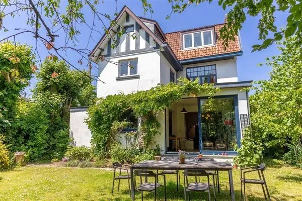 Art Deco Villa in Fort-Jaco – 5 Bedrooms, Green Oasis, 250m² - Image 2