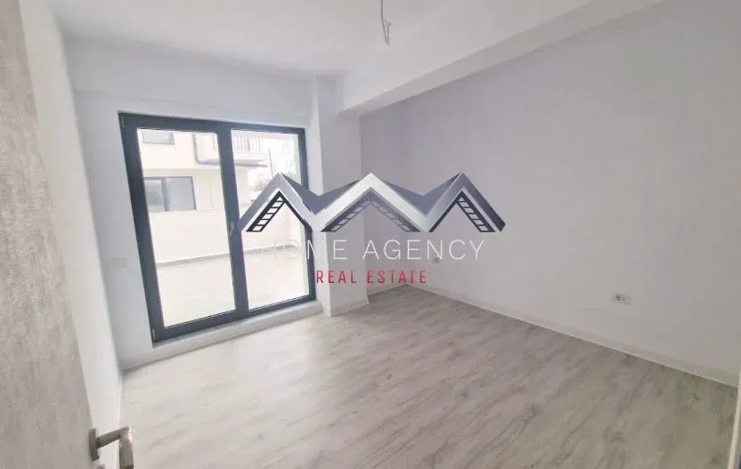 Spacious 3-Bedroom Apartment with Terrace in Central Otopeni - Image 4