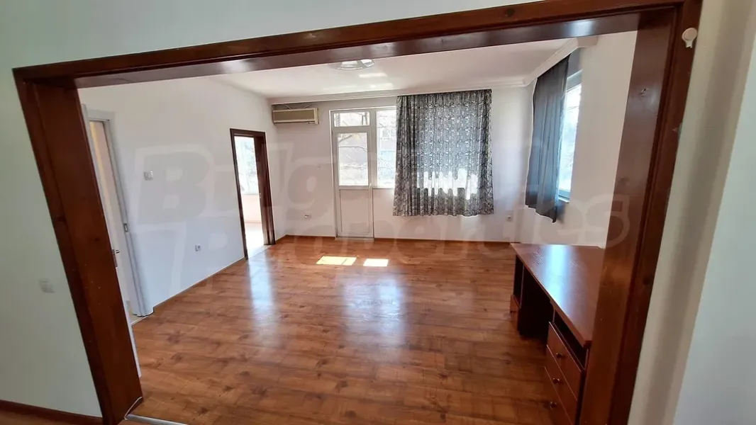 Spacious 2-Bedroom Apartment in Kyuchuk Parizh, Plovdiv - €245,000 - Image 5