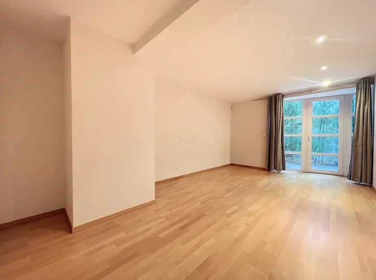 Spacious Brussels Triplex with Terraces – 4 Bedrooms, Central Location - Image 4