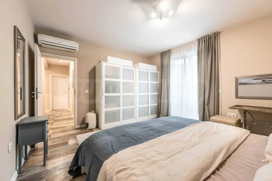 Stylish Varna Apartment with Parking & Sea Views - Image 5