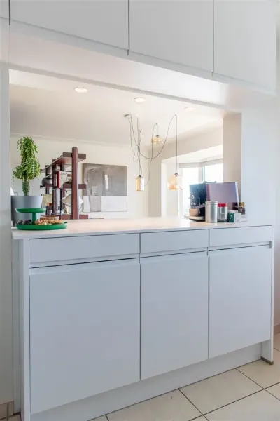 Stunning Ukkel Penthouse: 3 Bedrooms, Garage & Breathtaking City Views - Image 2