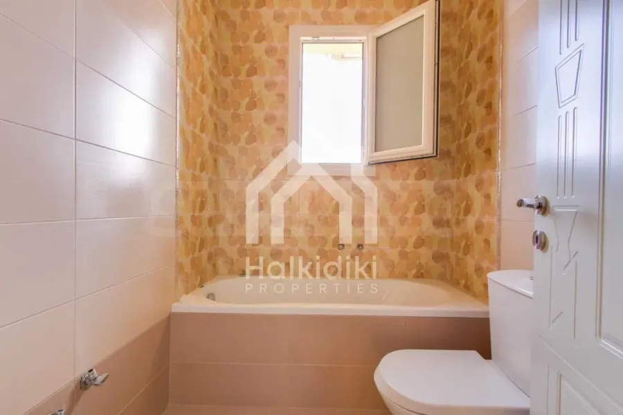 Spacious Villa in Kallithea with Pool and Multiple Amenities - Image 5