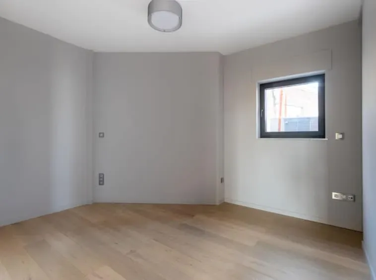 Exceptional Brussels Penthouse with Terrace & Modern Amenities - Image 3