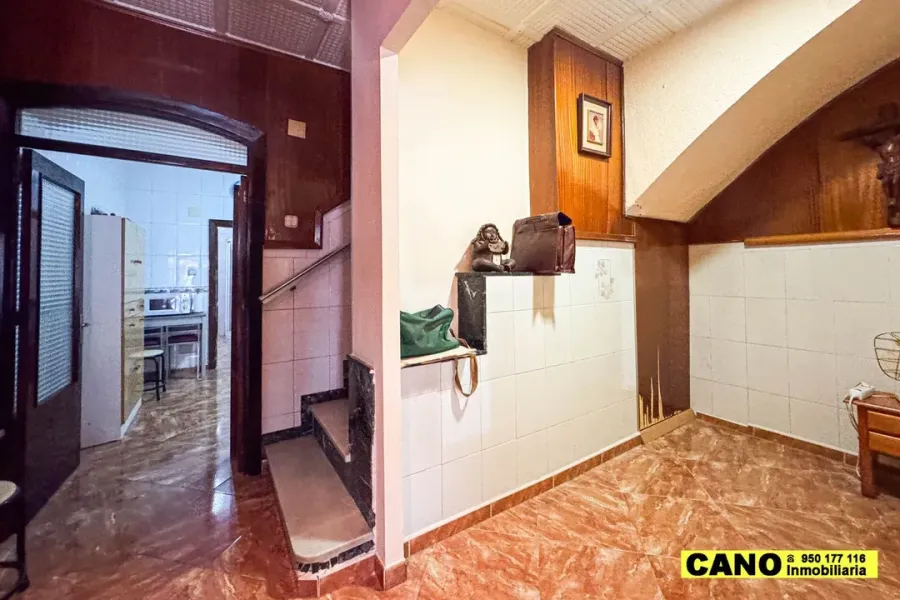 Spacious 3-Bedroom Apartment with Terrace in Growing Almería Area - Image 1