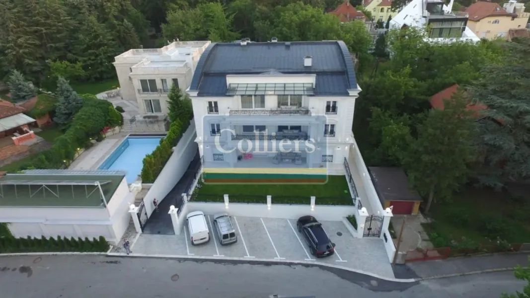 Spacious 5-Bedroom Apartment in Belgrade's Senjak District - Image 1