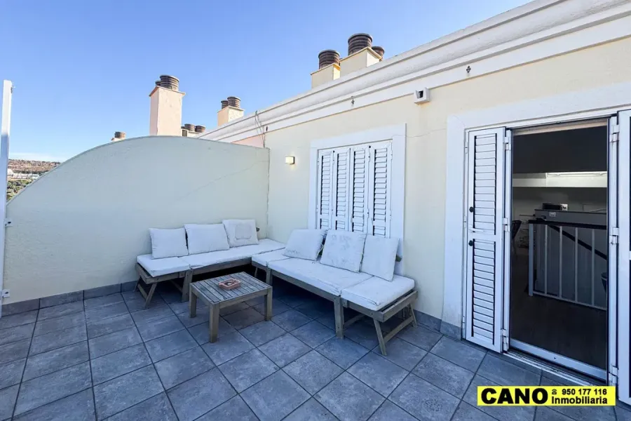 Spacious Duplex Apartment with Sea Views in Almerimar, Spain - Image 4