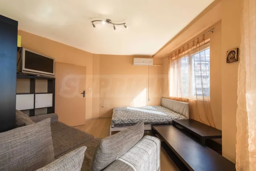 Spacious, Fully Furnished Apartment with Lake View in Varna - Image 2