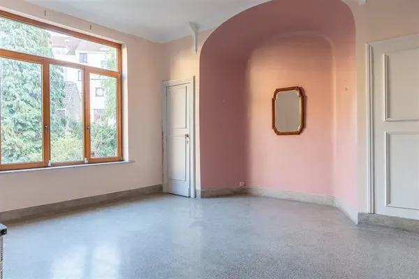 Rare 1909 Brussels Heritage House: Five Bedrooms, Garden & Unique Charm - Image 4