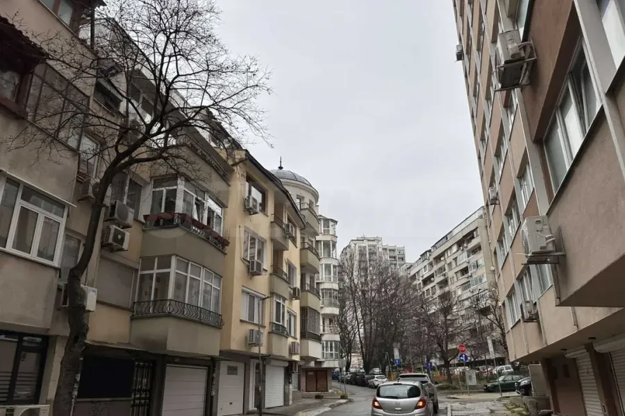 Spacious 2-Bedroom Apartment Near Varna University & Beach - Image 4