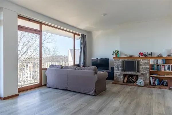 Spacious Corner Apartment with Terraces and Garage Near Calvoet Station - Image 2