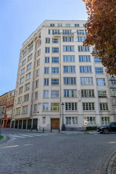 Top Floor Apartment with Stunning Views in Forest – 3 Bedrooms - Image 5