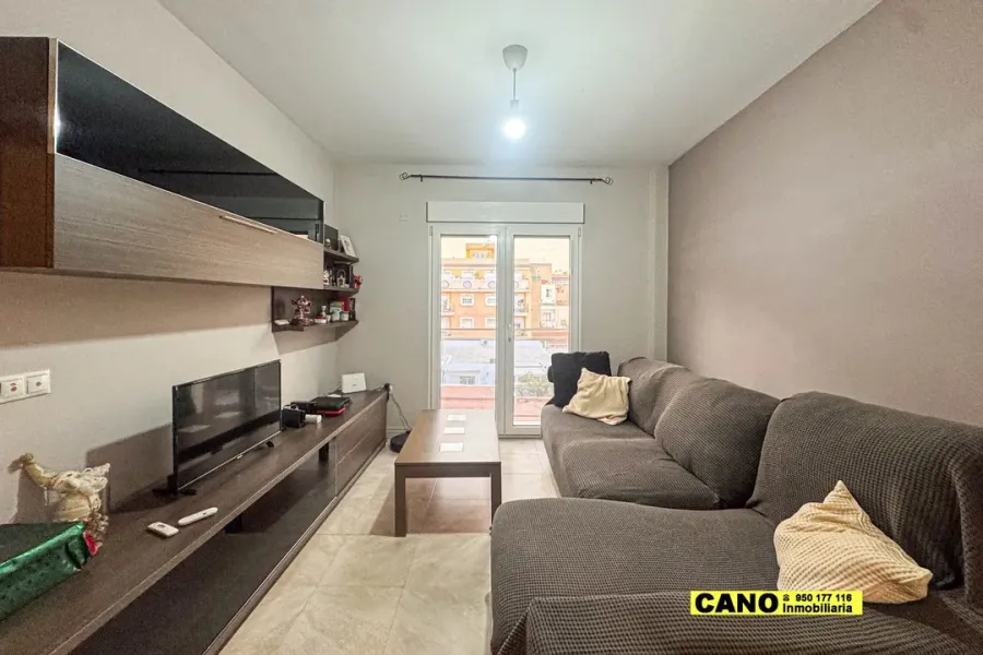 Spacious 3-Bedroom Apartment with 2 Bathrooms in Roquetas de Mar - Image 1