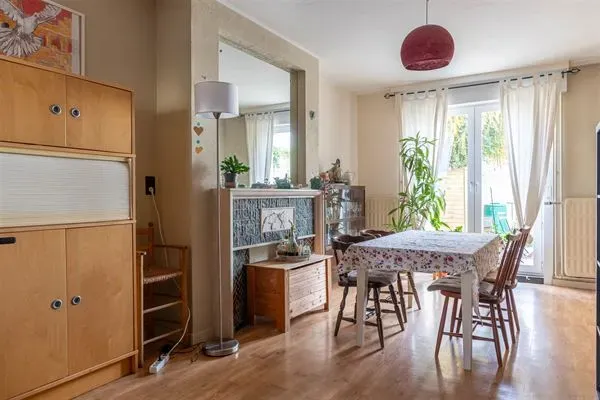 Charming 3-Bed Semi-Detached House with Garden in Anderlecht - Image 2