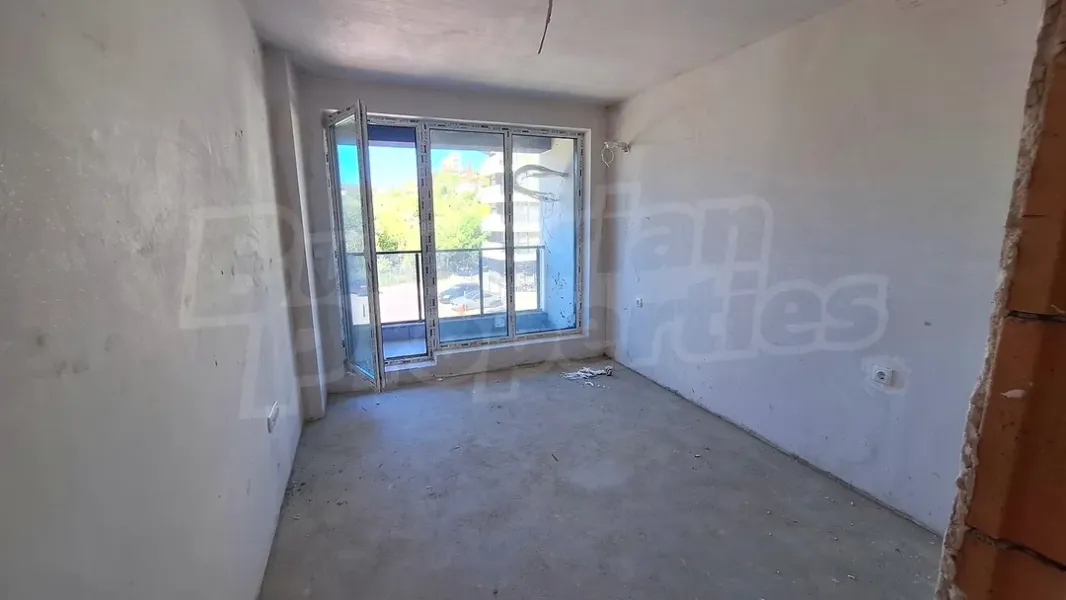 Spacious Two-Bedroom Apartment in New Varna Building - Image 4