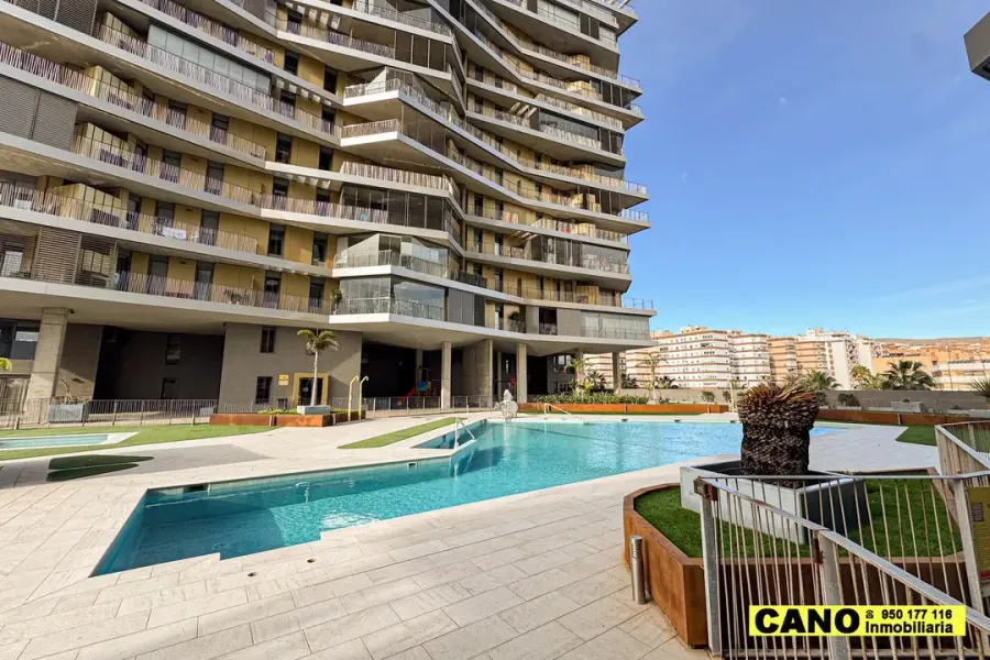 Stylish 3-Bedroom Apartment with Garage & Storage in Almería - Image 1