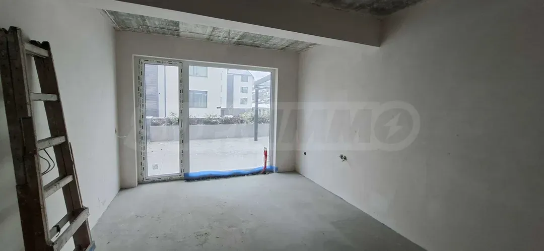 Spacious 3-Bedroom Apartment with Park View in the Heart of Dobrich - Image 4