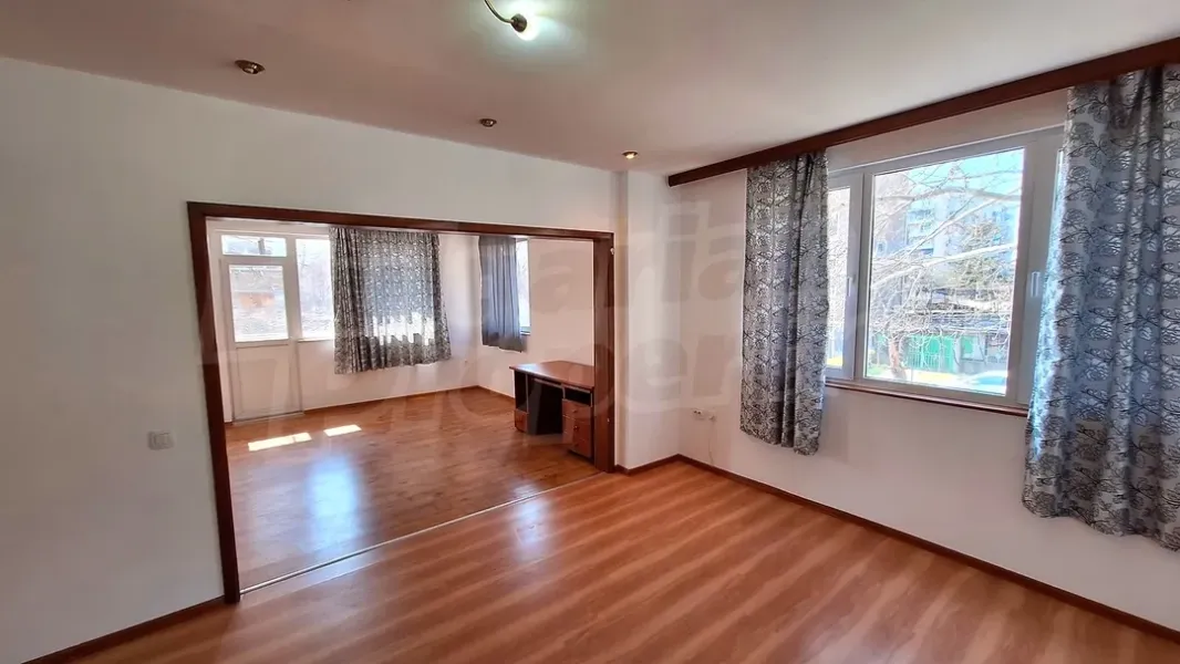 Spacious 2-Bedroom Apartment in Kyuchuk Parizh, Plovdiv - €245,000 - Image 4