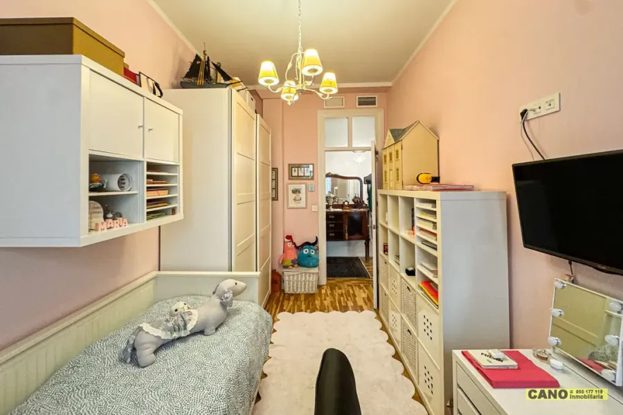 Historic Apartment in Almería - 3 Bedrooms, 2 Bathrooms, Elevator - Image 2