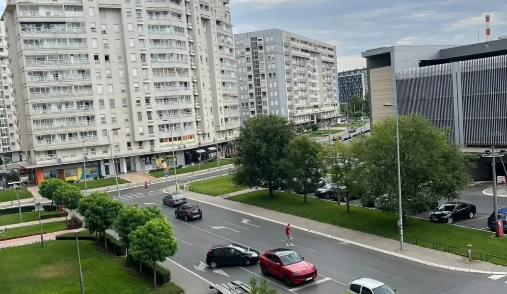 Spacious 2-Bedroom Apartment in Belvil, Novi Beograd - €750 - Image 2