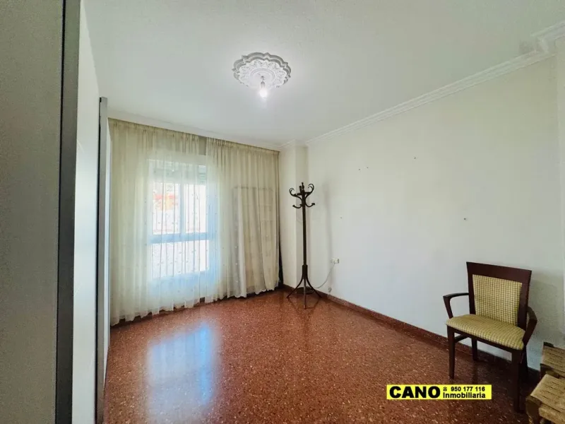 Spacious 4-Bedroom Apartment with Terrace in Almería, Spain - Image 4