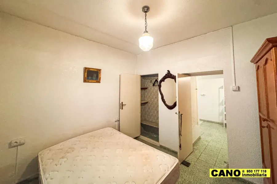 Spacious 3-Bedroom Apartment with Terrace in Growing Almería Area - Image 3