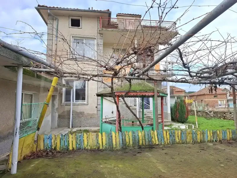 Spacious Two-Story House with Garden in Ustrem Village, Bulgaria - Image 5