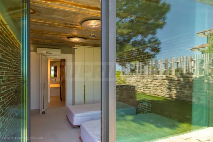 Luxury 2-Bedroom Apartment in Varna - Smart Building - Image 4