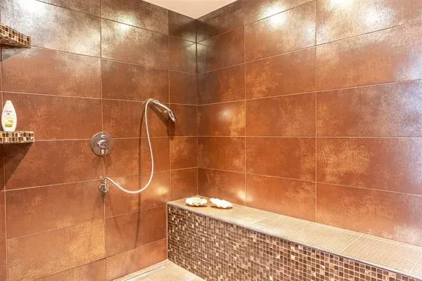 Spacious 6-Bedroom Villa in Ukkel with Garden & Garage - €1,200,000 - Image 2