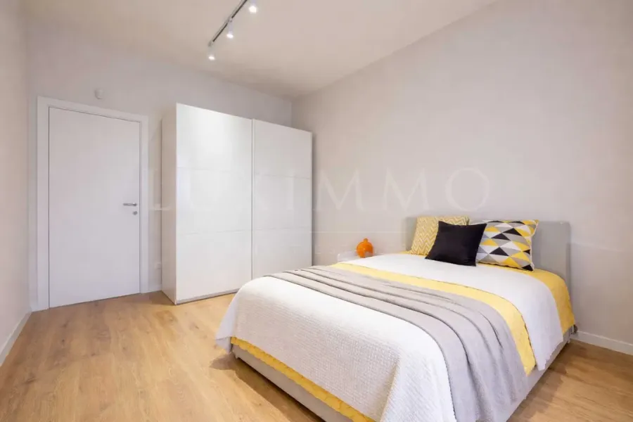 Spacious Designer Apartment with Mountain View & Parking in Sofia - Image 3