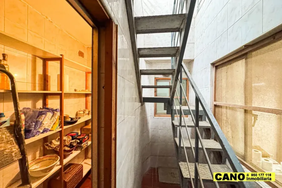 Spacious 3-Bedroom Apartment with Terrace in Growing Almería Area - Image 4