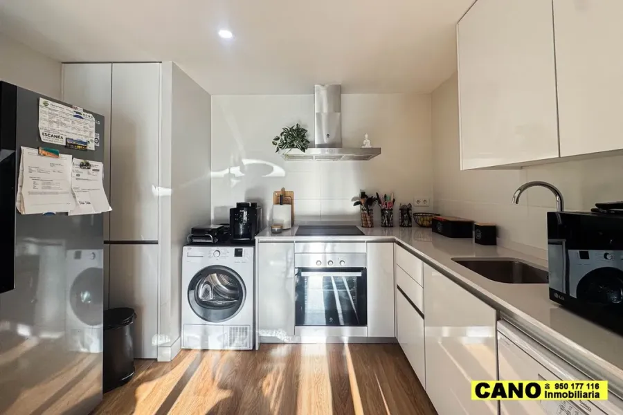 Modern 2-Bedroom Apartment with Terrace in Almería, Spain - Image 5