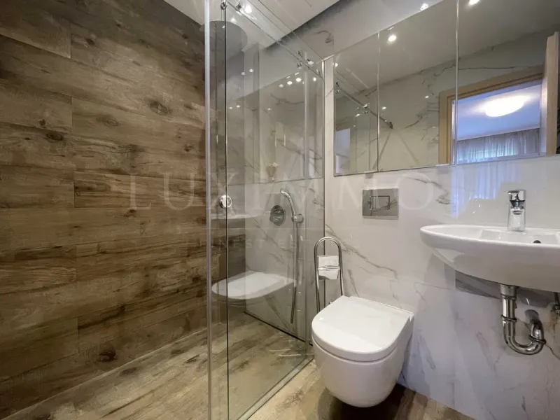 Spacious 2-Bedroom Apartment w/ Parking in Flora Park, Sofia - Image 3