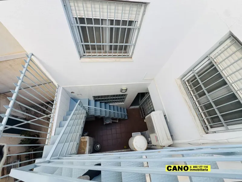 Spacious 3-Bedroom House with Elevator in Almería, Spain - Image 1