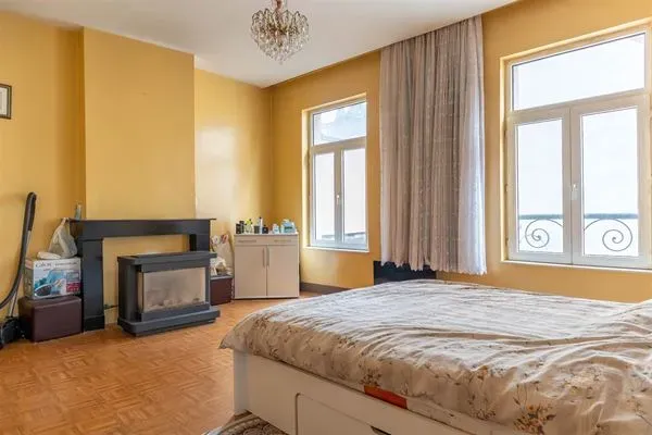 Spacious 4-Bedroom Duplex Apartment in Schaarbeek’s Botanique District - Image 3