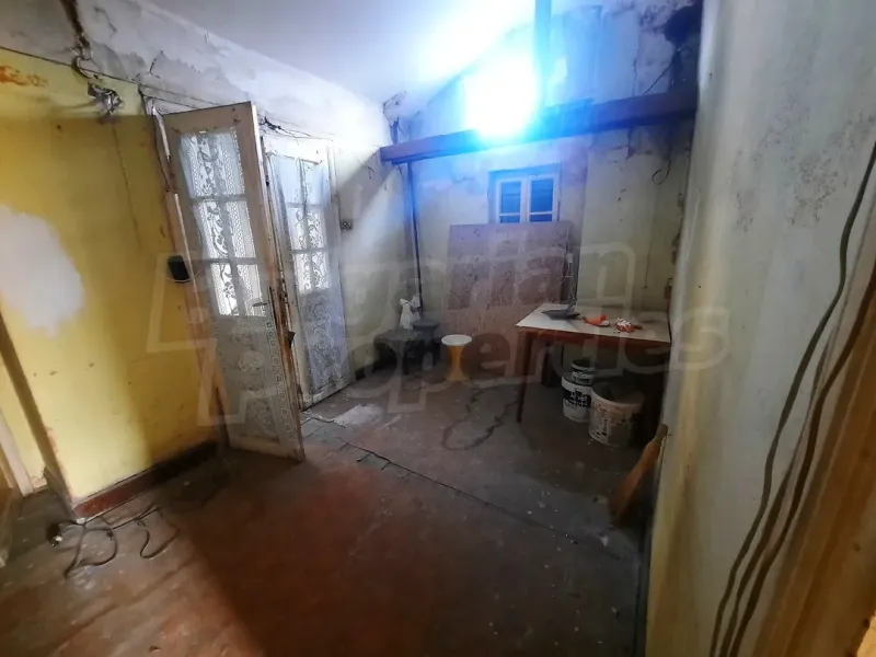 Four-Bedroom Sea View Apartment in Historic Burgas Building - Image 2
