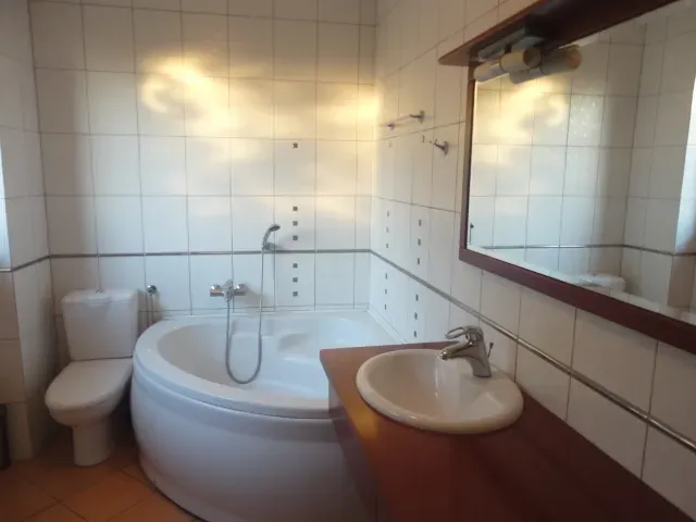 Spacious House with 5 Bedrooms Near Topčiderska Zvezda - Image 3