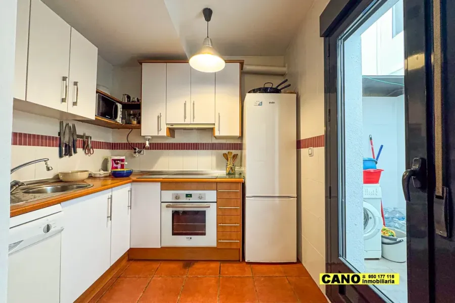 Spacious Triplex in Rodalquilar with Beach Access & Private Garage - Image 2