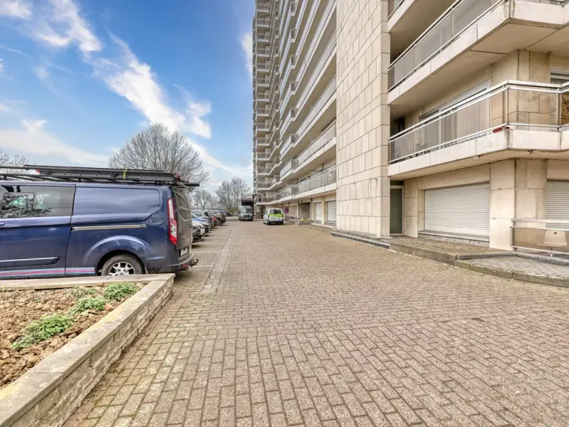 Spacious Studio with Terrace & Atomium View in Brussels - 40m² - Image 1