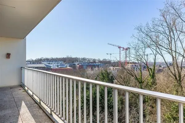 Spacious Corner Apartment with Terraces and Garage Near Calvoet Station - Image 1