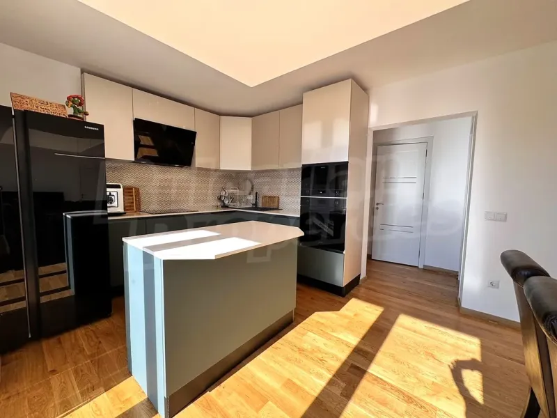 Spacious 3-Bed Apartment in Briz, Varna – Garden & Garage - Image 3