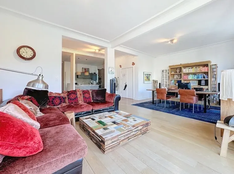 Spacious Brussels Apartment with Terrace – Place Stephanie - Image 1