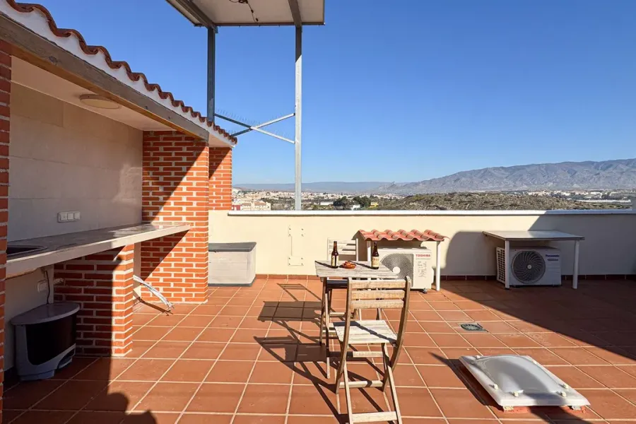 Spacious Triplex Apartment with 4 Bedrooms in Huércal de Almería - Image 3