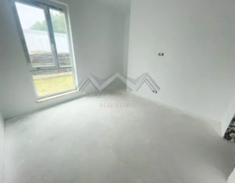Spacious 2-Bedroom Apartment with Private Courtyard in Otopeni - Image 3