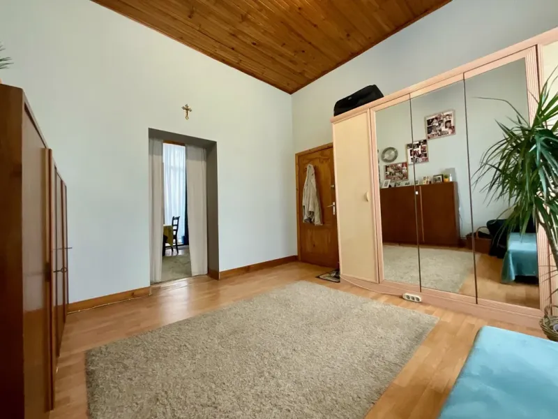 Schaarbeek Investment Property: Spacious Apartment Block with Rental Income - Image 3