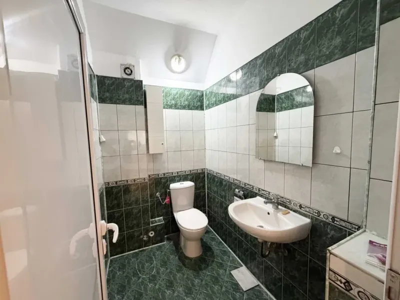 Spacious 3-Bedroom Apartment in Plovdiv, Bulgaria - Image 2