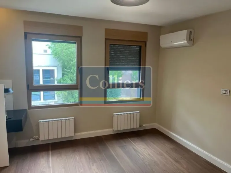 Spacious 4-Bedroom Apartment with Garage in Belgrade's Prime Location - Image 5