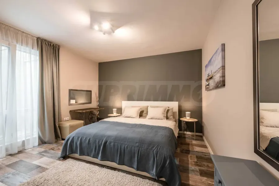 Stylish Varna Apartment with Parking & Sea Views - Image 4