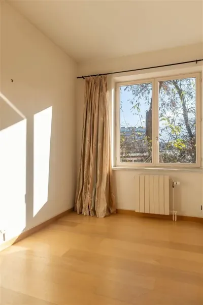 Spacious 3-Bedroom Apartment with Terrace in Quiet Ukkel Location - Image 3